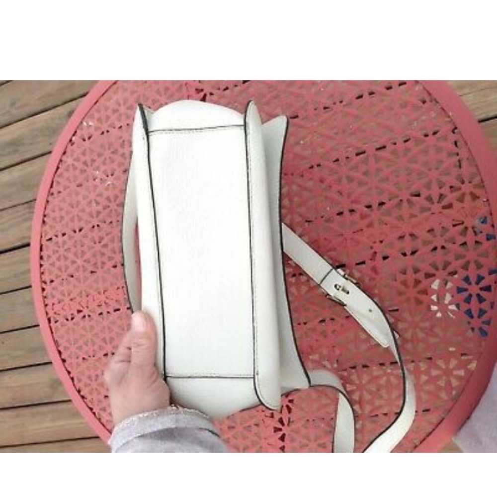 Furla white Rialto leather crossbody. Super nice - Picture 5 of 11